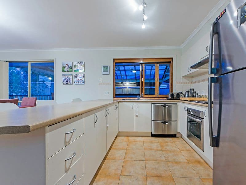 10 Hindmarsh Drive, Wyndham Vale VIC 3024, Wyndham Vale - Thumbnail 5