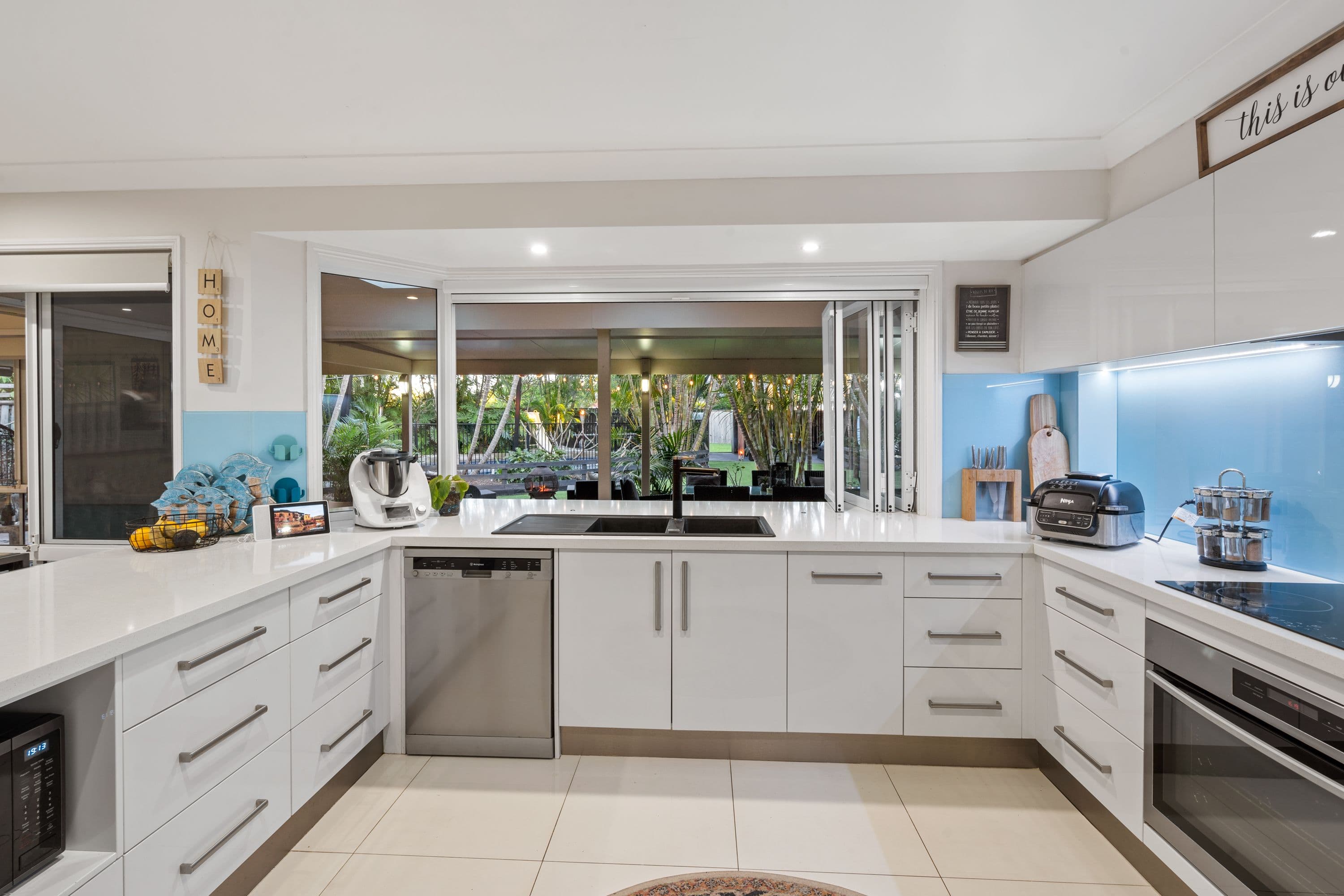 113 Port Jackson Boulevard, Clear Island Waters QLD 4226, Clear Island Waters - Thumbnail 6