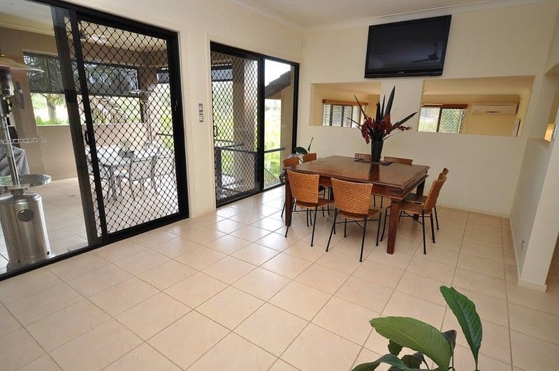 45 Maltravers Drive, ARUNDEL QLD 4214, Arundel - Thumbnail 3