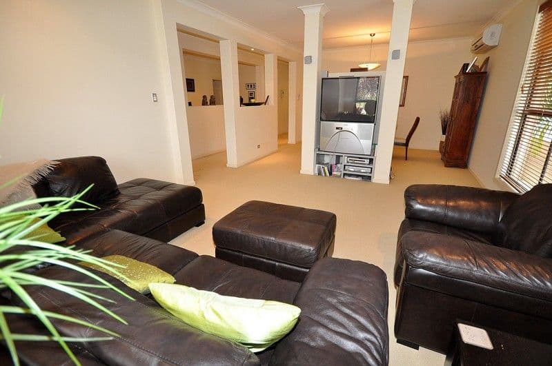 45 Maltravers Drive, ARUNDEL QLD 4214, Arundel - Thumbnail 4