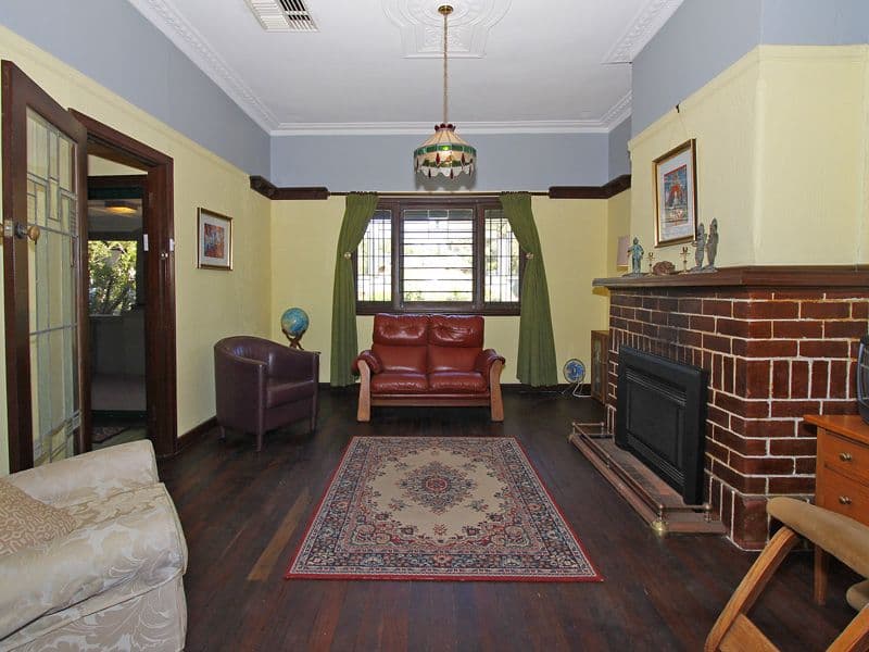 19 Seventh Avenue, BASSENDEAN WA 6054, Bassendean - Thumbnail 2