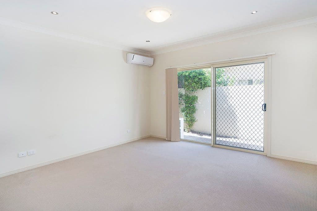77 East Quay Drive, Biggera Waters QLD 4216, Biggera Waters - Thumbnail 7