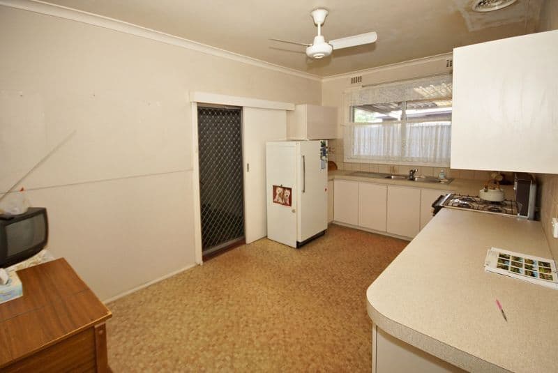 24 Finchley Crescent, BALGA WA 6061, Balga - Thumbnail 4