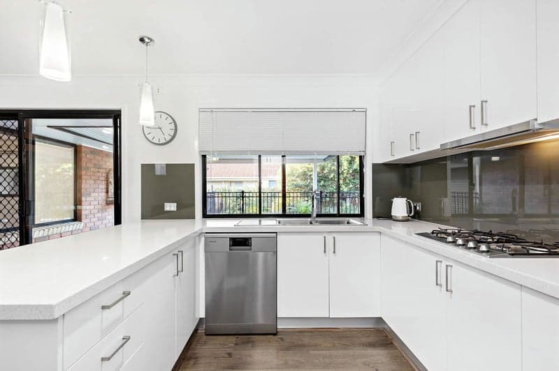 3 Lilly Lane, Birkdale - Thumbnail 2