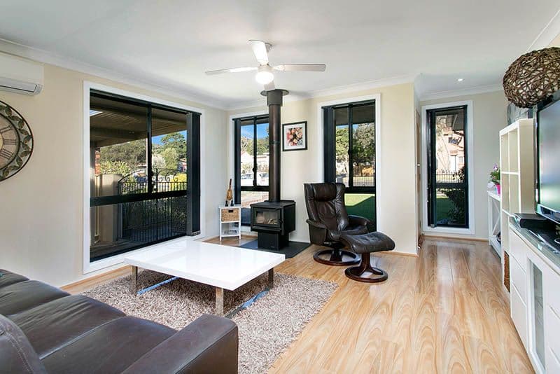 18 Kingston Street, Oak Flats - Thumbnail 2