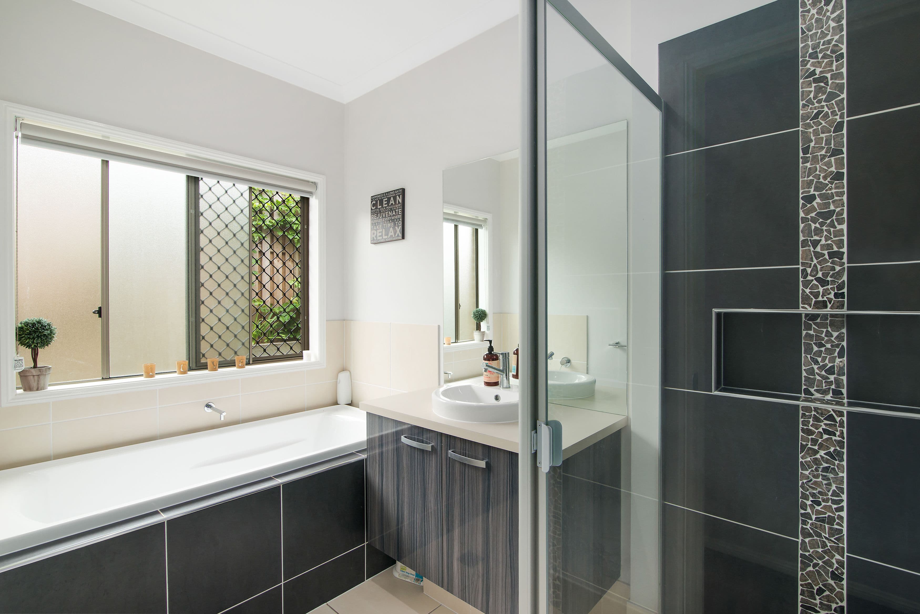 23 Sapphire Place, Elanora QLD 4221, Elanora - Thumbnail 3