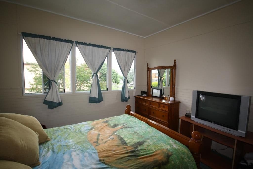 29 Burnett Street, MUNDUBBERA QLD 4626, Mundubbera - Thumbnail 3