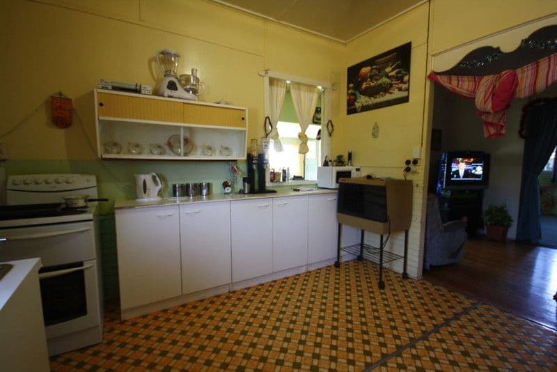 29 Burnett Street, MUNDUBBERA QLD 4626, Mundubbera - Thumbnail 8