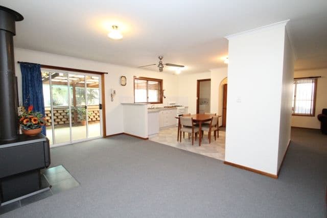 8 Sunnyside Road, CLARE SA 5453, Clare - Thumbnail 3