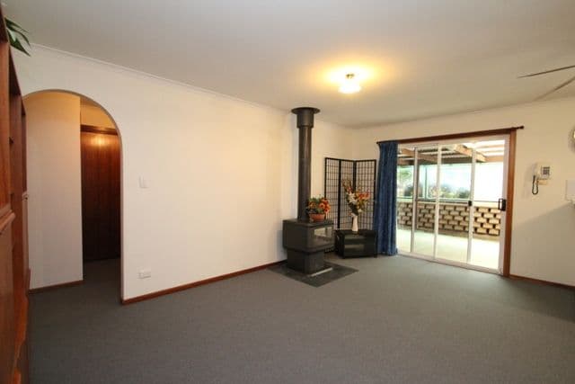 8 Sunnyside Road, CLARE SA 5453, Clare - Thumbnail 4