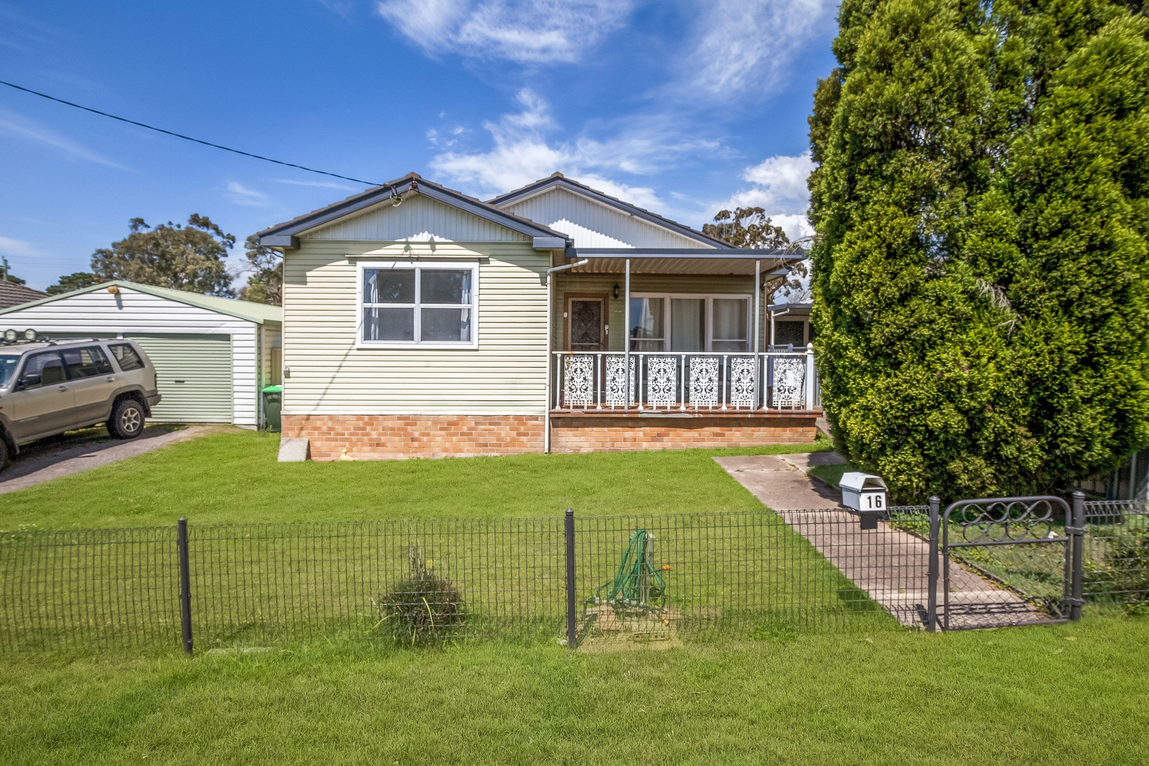 16 Main Road, Cliftleigh - Image 1