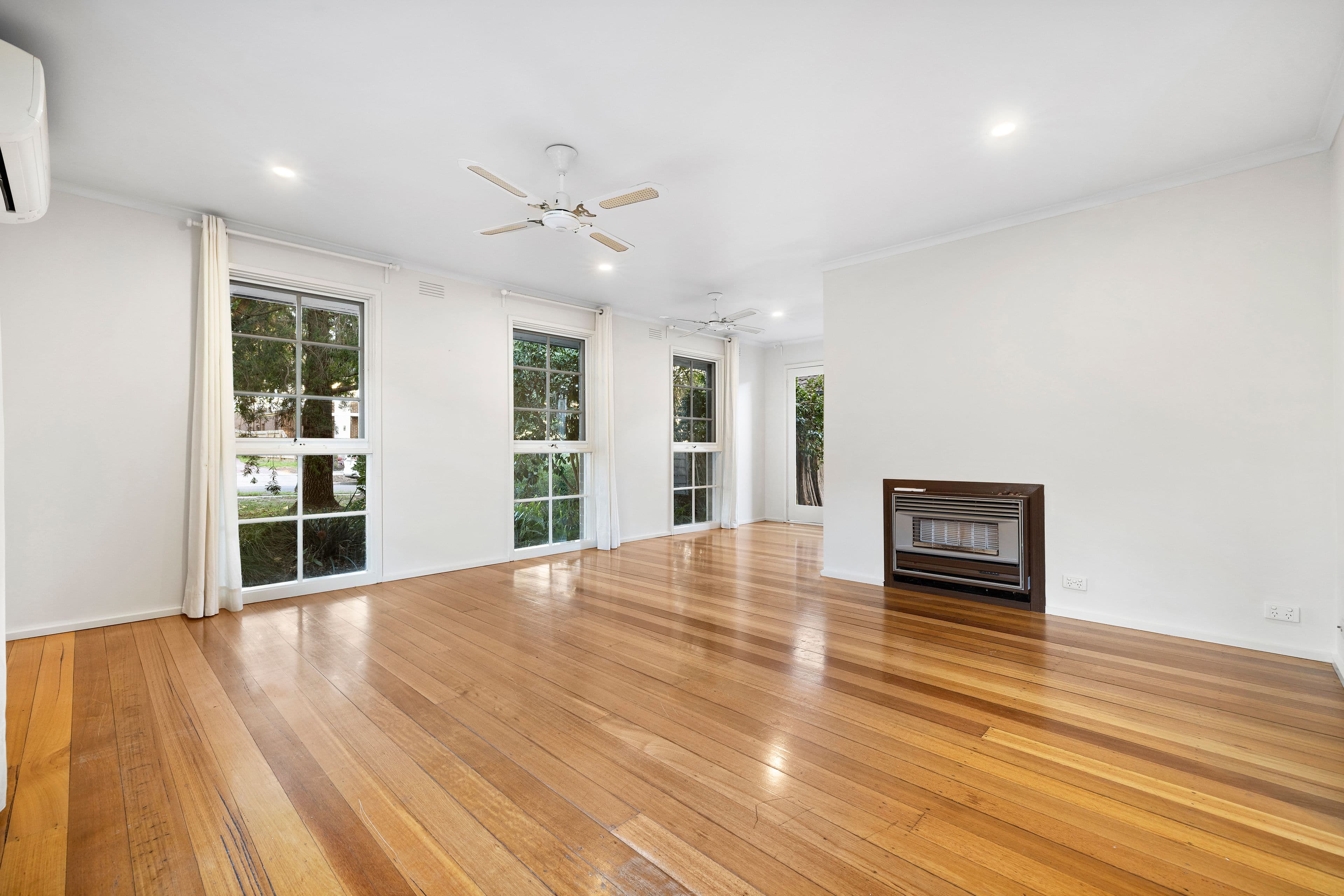 22 Sylphide Way, Wantirna South VIC 3152, Wantirna South - Thumbnail 2