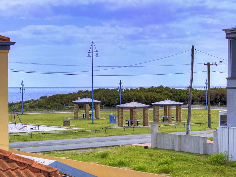 69 ROCKINGHAM BEACH Road, ROCKINGHAM WA 6168, Rockingham - Thumbnail 3
