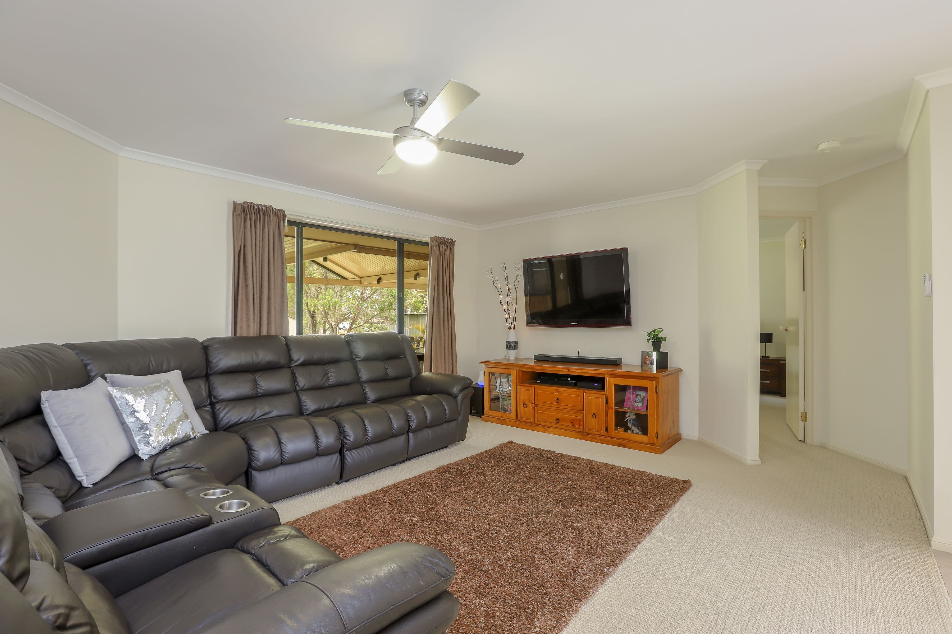 37 Queen Street, Clarence Town - Thumbnail 3