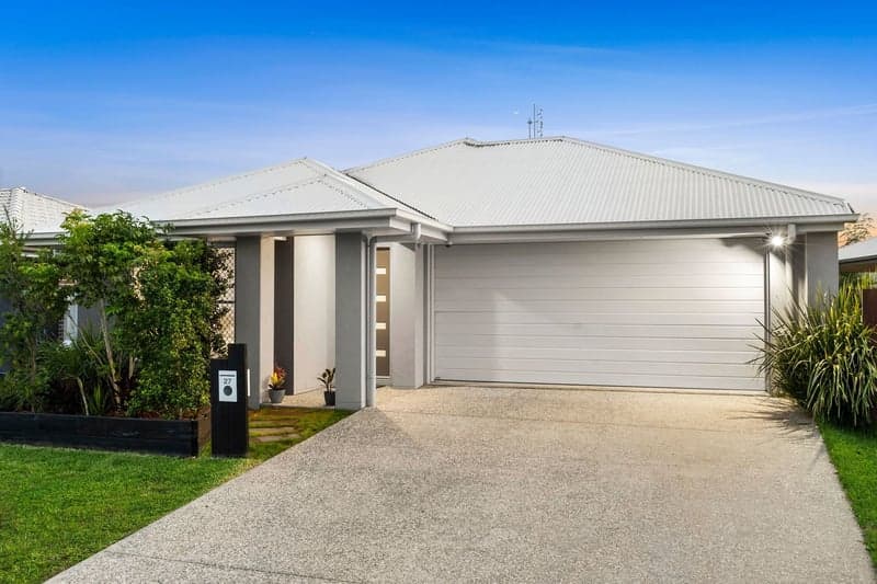 27 Wood Crescent, Baringa - Thumbnail 2