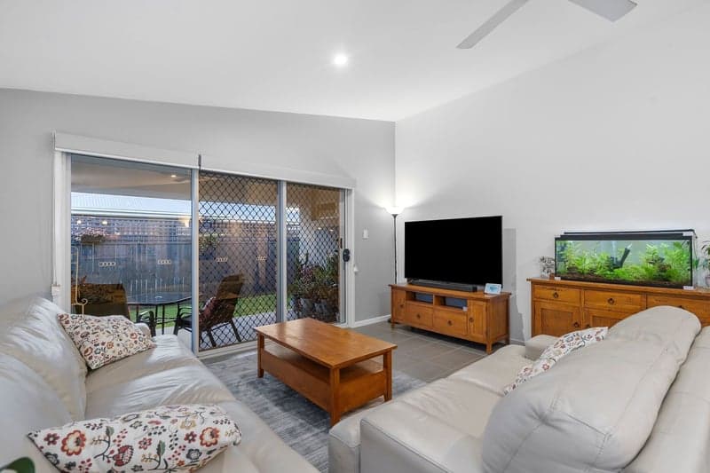 27 Wood Crescent, Baringa - Thumbnail 5