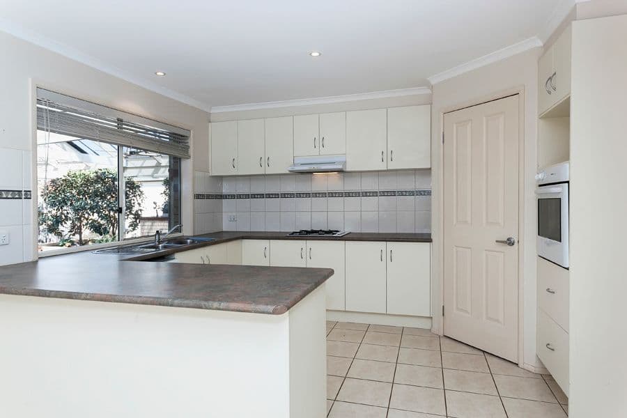 33 Ranfurlie Circuit, MELTON WEST VIC 3337, Melton West - Thumbnail 2