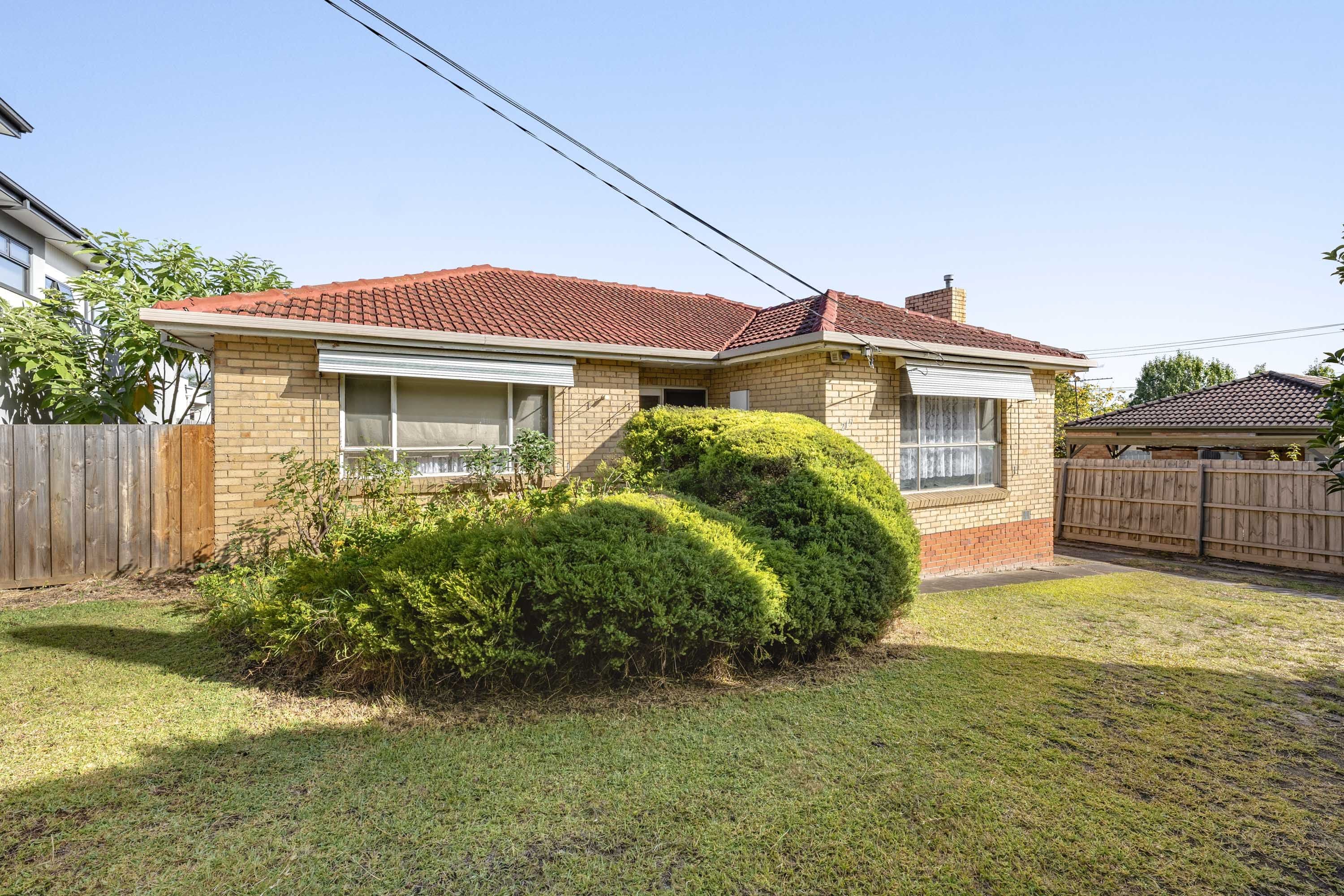215 Gallaghers Road, Glen Waverley VIC 3150, Glen Waverley - Thumbnail 2