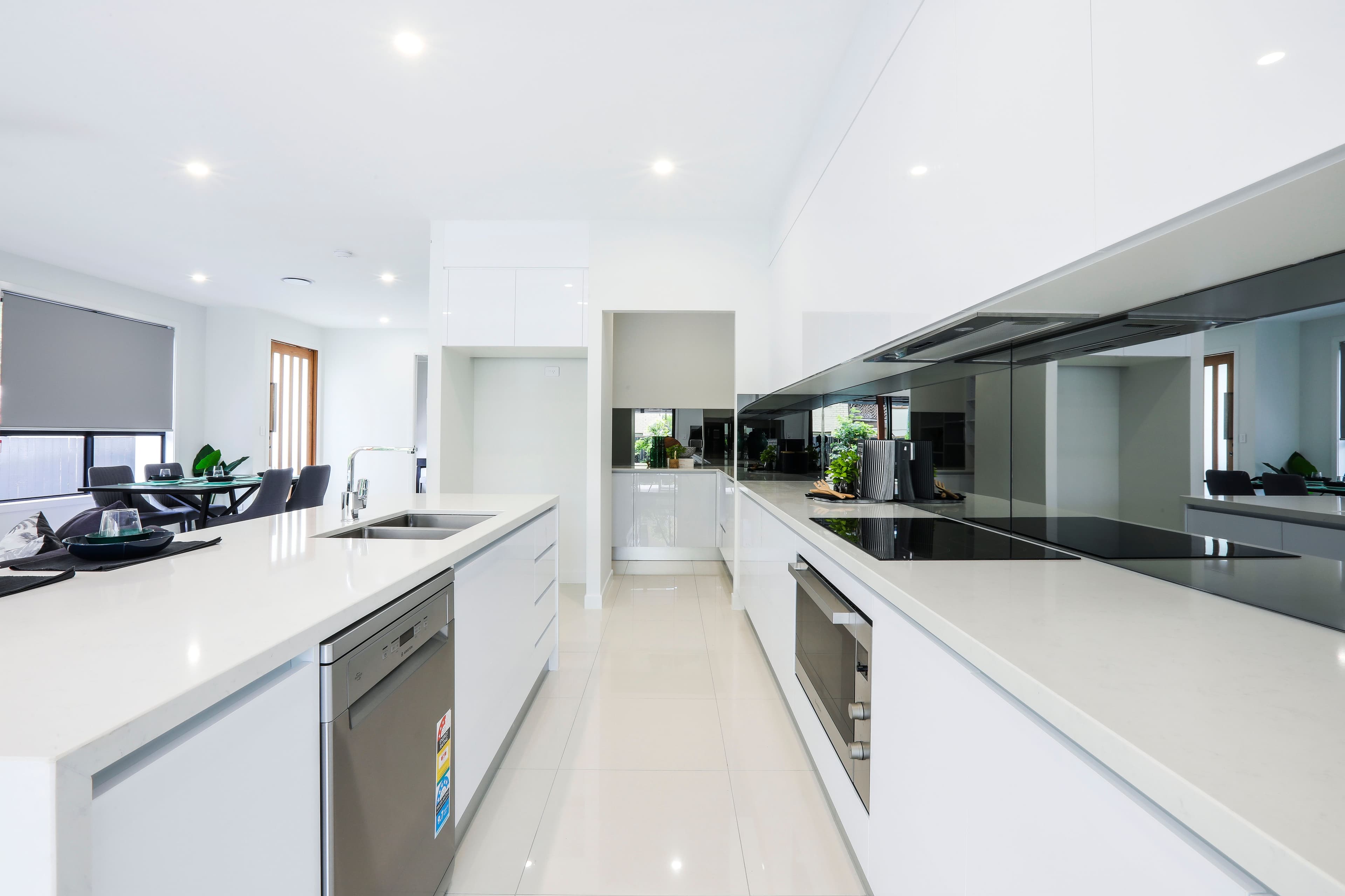 6 Lee Road, Runaway Bay QLD 4216, Runaway Bay - Thumbnail 7