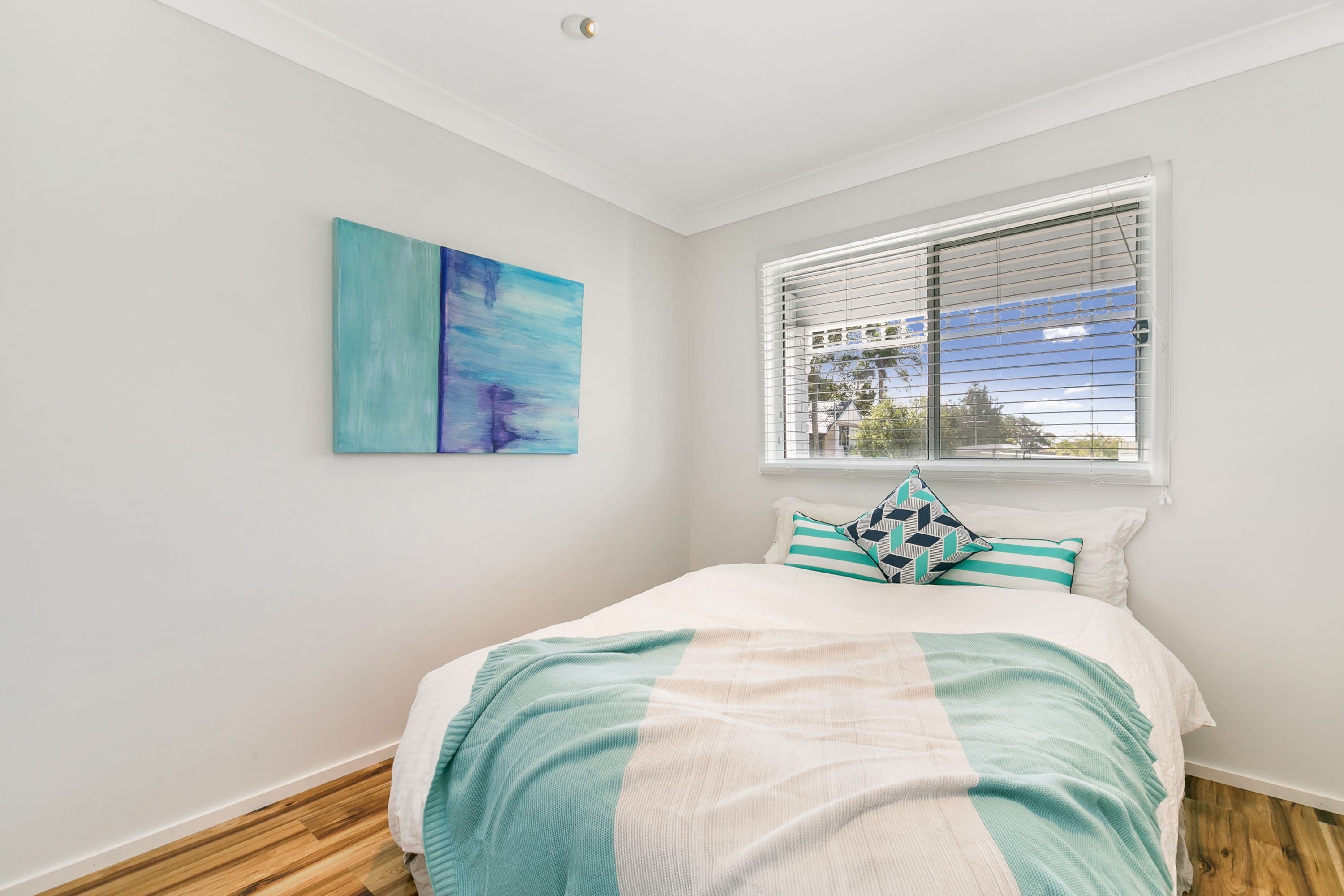 24 Roger Crescent, Berkeley Vale - Thumbnail 6