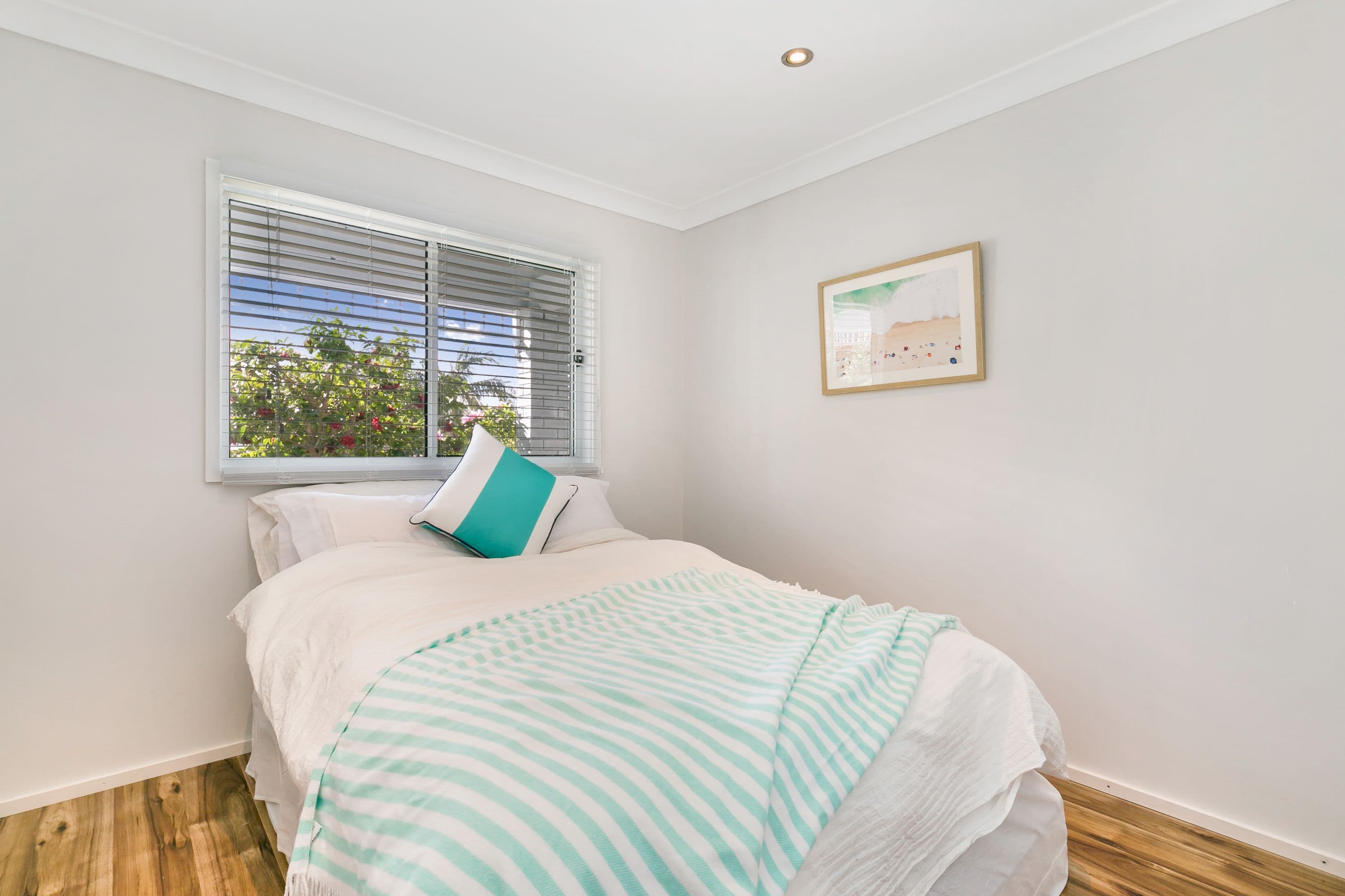24 Roger Crescent, Berkeley Vale - Thumbnail 8