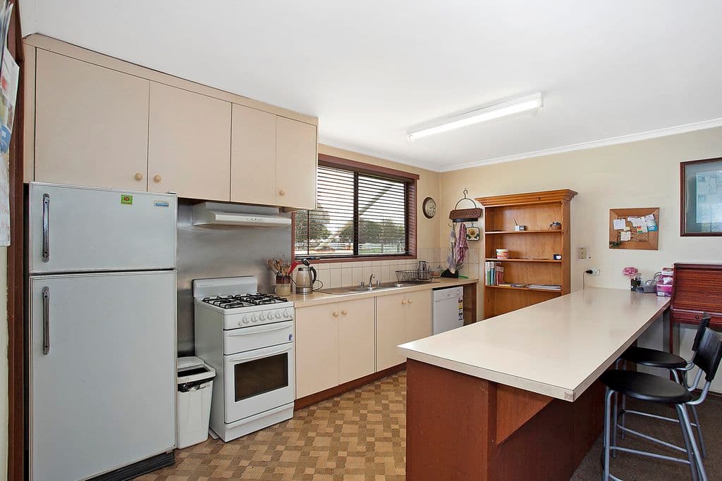 132 St Mary's Road, WARRNAMBOOL VIC 3280, Warrnambool - Thumbnail 3