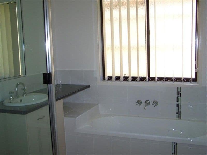 18 Jamie Crescent, GRACEMERE QLD 4702, Gracemere - Thumbnail 7