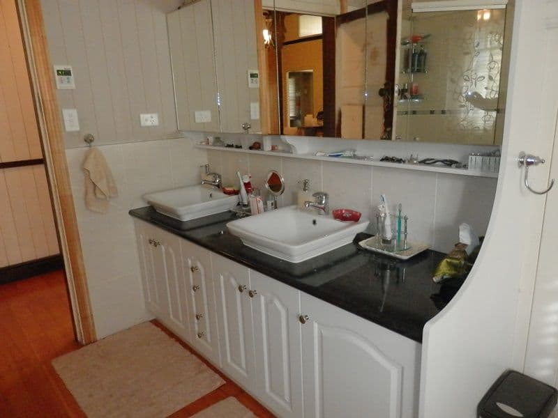 11 Ferrett Street, SADLIERS CROSSING QLD 4305, Sadliers Crossing - Thumbnail 4