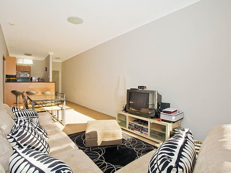 15 Russell Avenue, Norman Park, QLD, 4170, Norman Park - Thumbnail 2