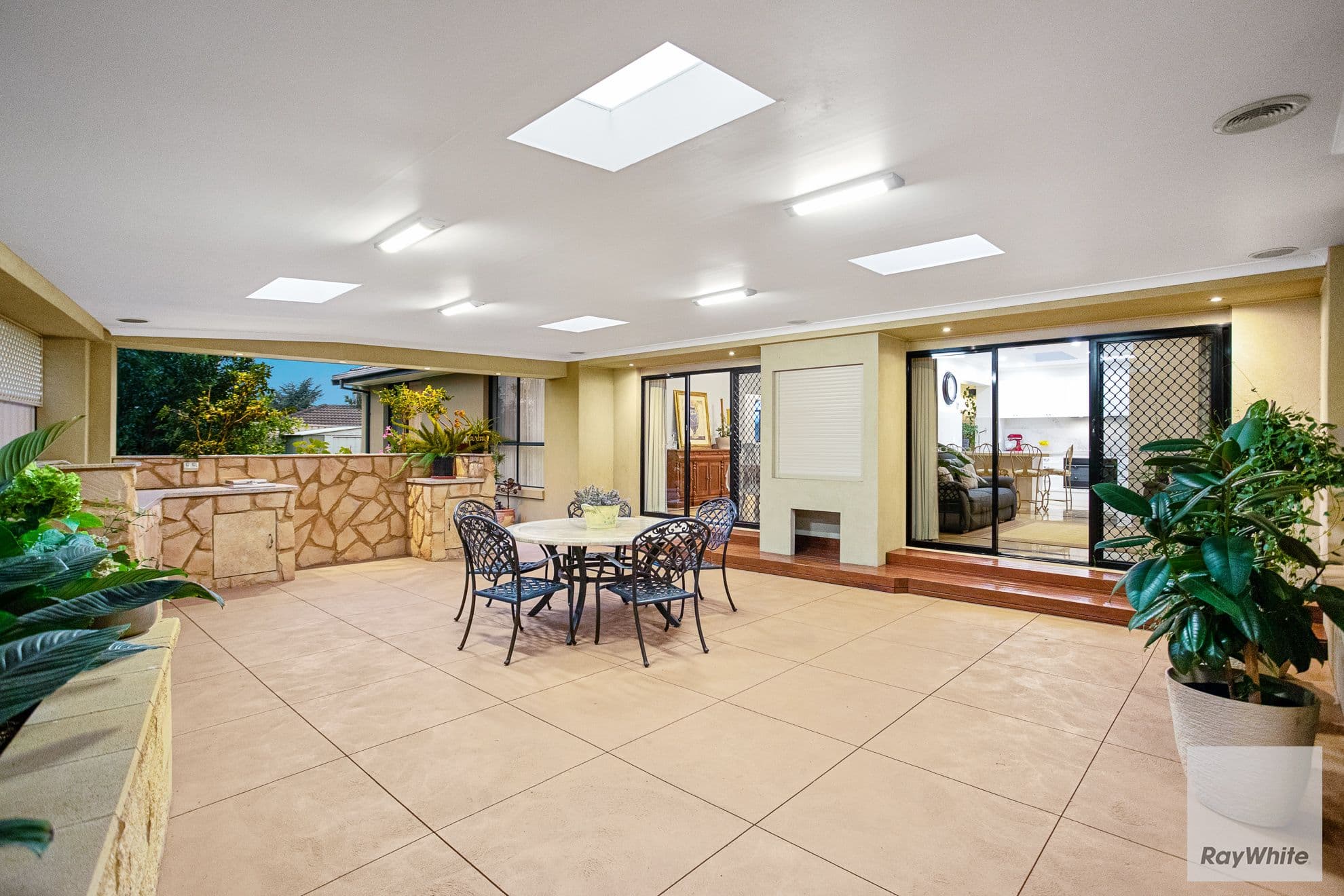40 Truro Crescent, Taylors Lakes VIC 3038, Taylors Lakes - Thumbnail 2