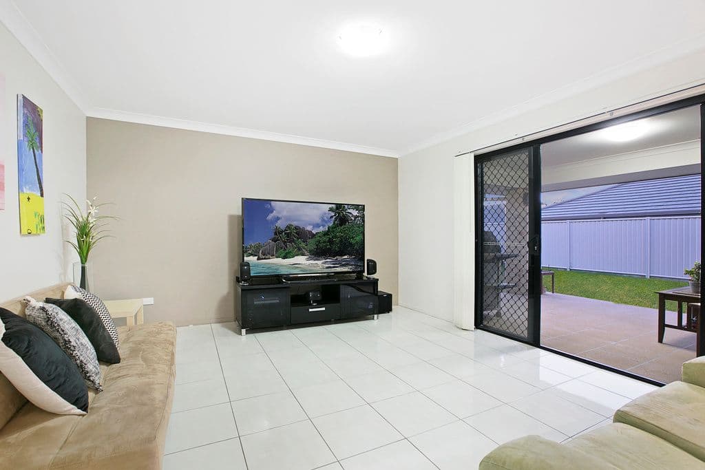 4 Camille Crescent, Wynnum West QLD 4178, Wynnum West - Thumbnail 2