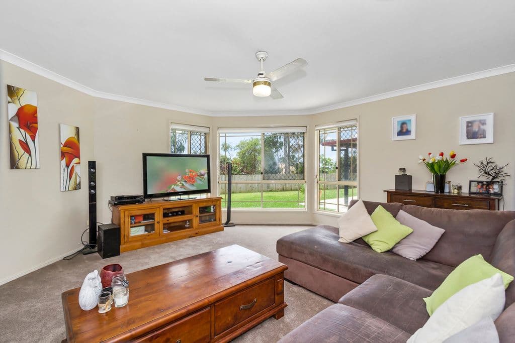 18 Lochlomond Drive, Banora Point - Thumbnail 2