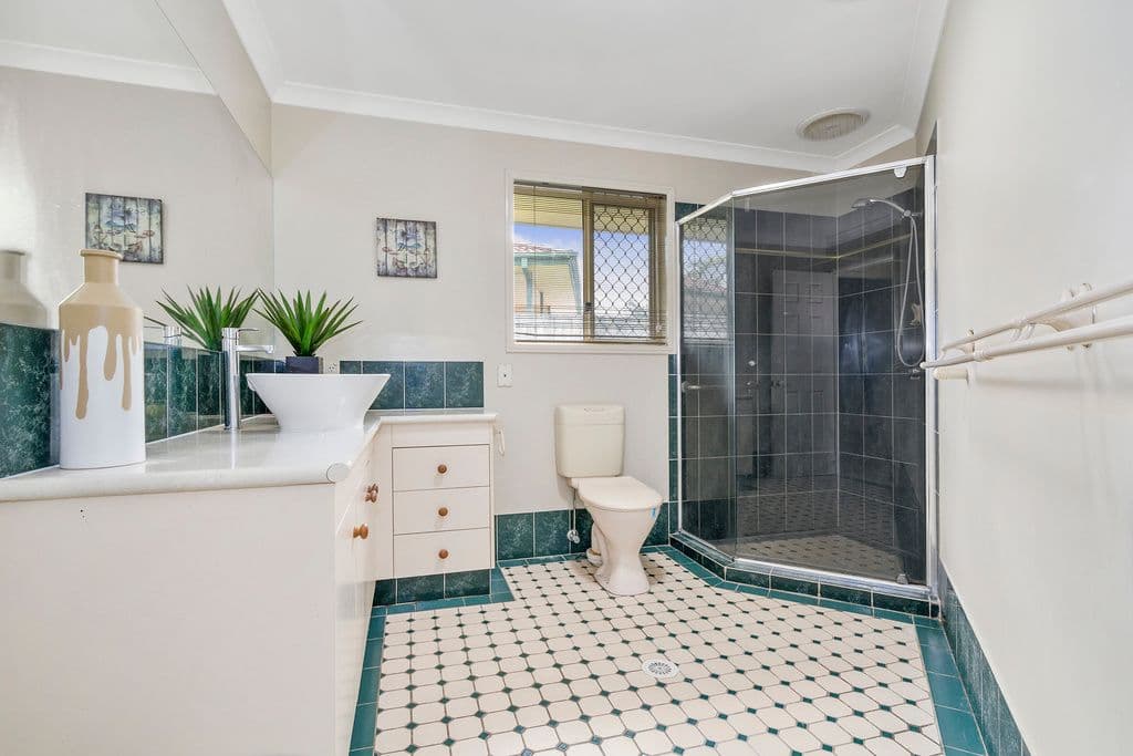 18 Lochlomond Drive, Banora Point - Thumbnail 6
