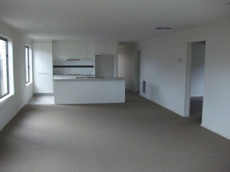 6 Kristini Place, TRUGANINA VIC 3029, Truganina - Thumbnail 2