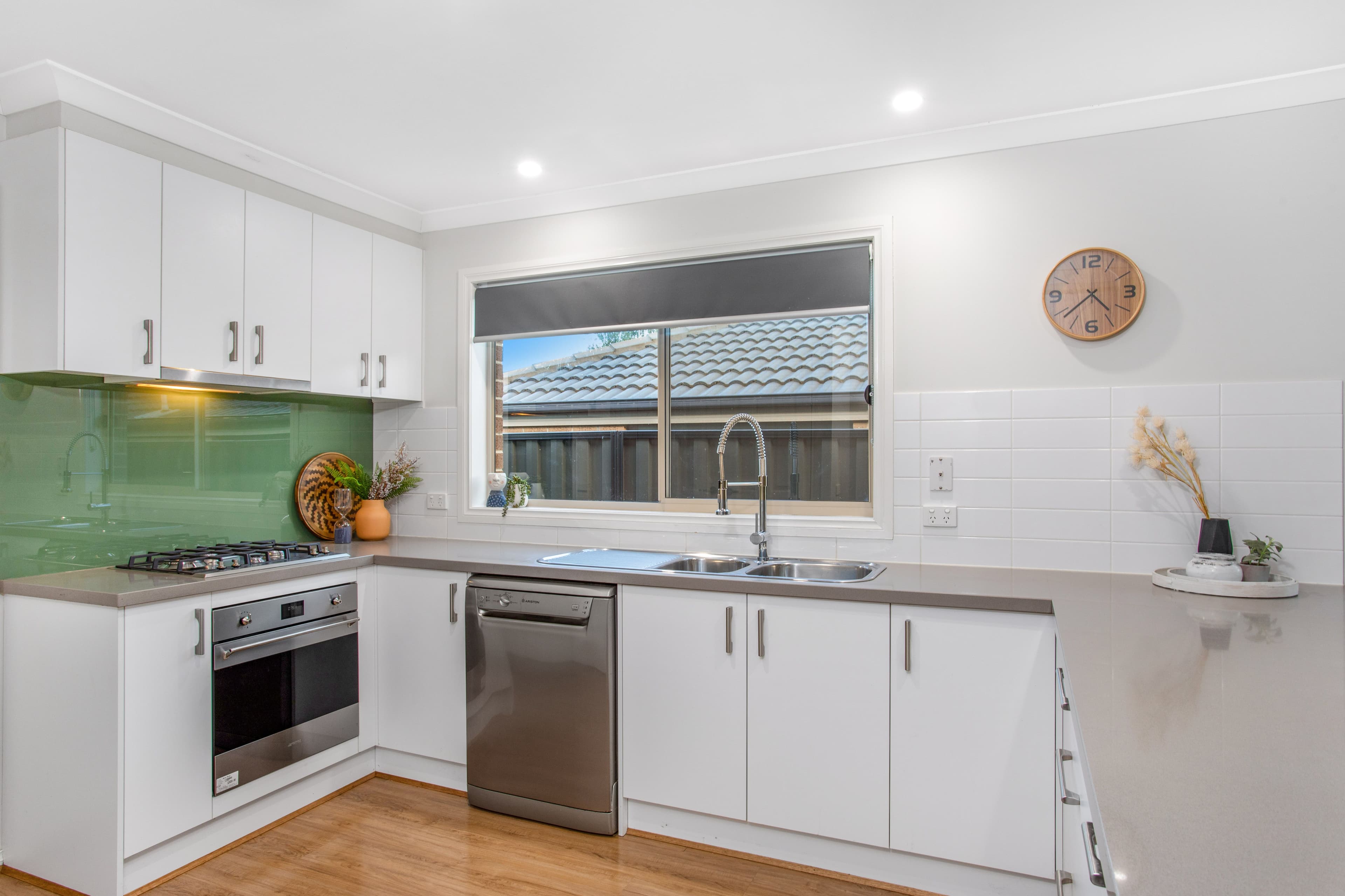 27 Botham Crescent, Pakenham VIC 3810, Pakenham - Thumbnail 3