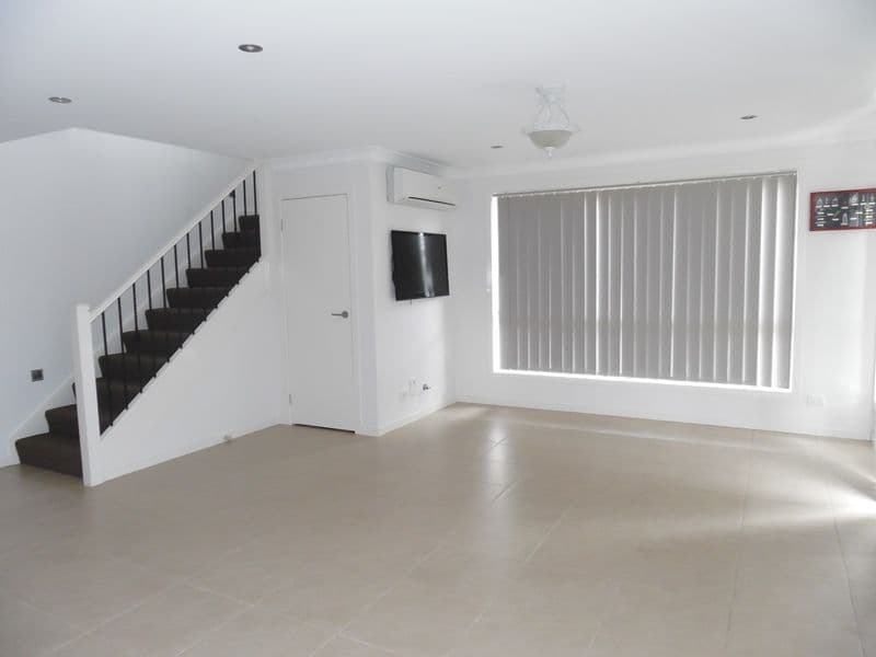 7 McIntyre Circuit, Middleton Grange NSW 2171, Middleton Grange - Thumbnail 2
