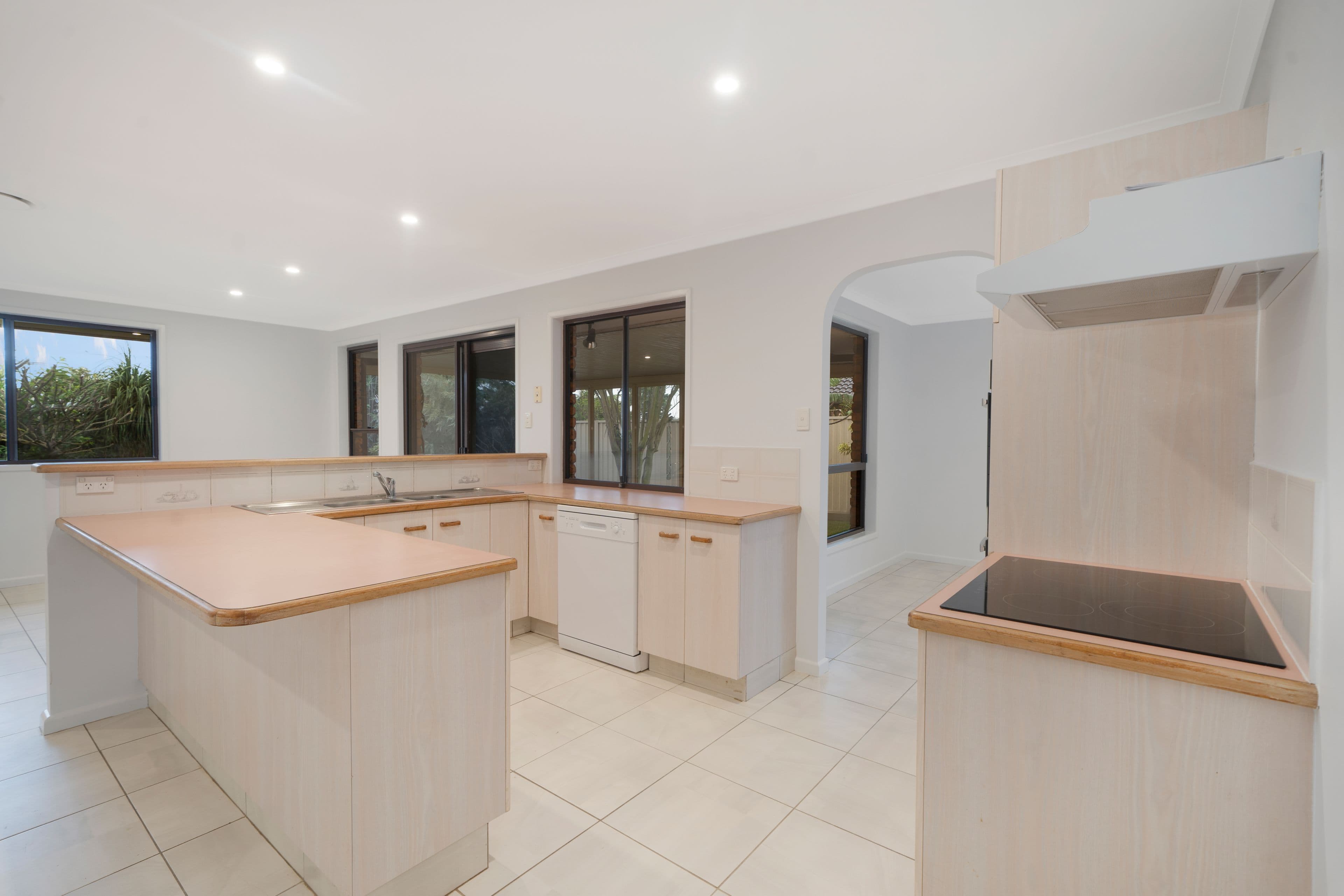 9 Sirene Crescent, Deception Bay QLD 4508, Deception Bay - Thumbnail 5