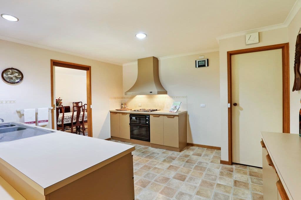 40 Glastonbury Drive, Highton VIC 3216, Highton - Thumbnail 5