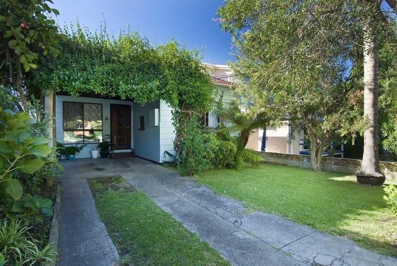 31 Griffin Road, NORTH CURL CURL NSW 2099, North Curl Curl - Thumbnail 2