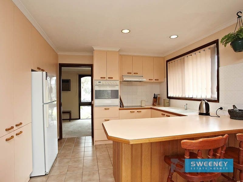 33 Somers Parade, Altona - Thumbnail 3