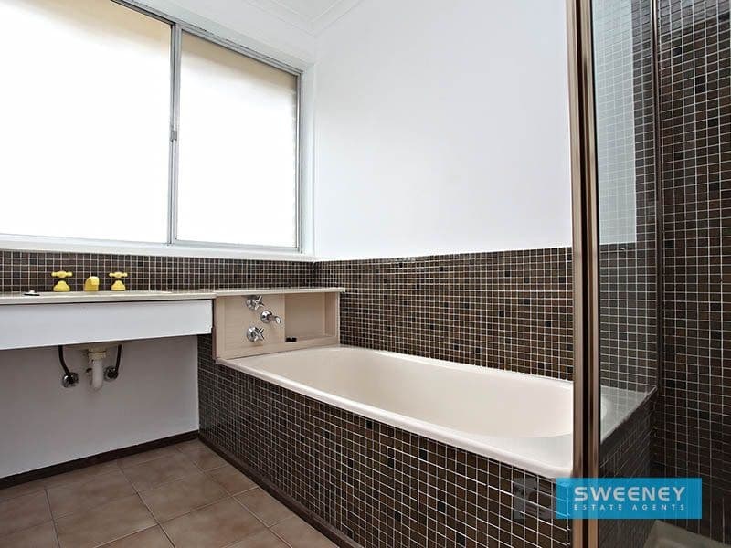 33 Somers Parade, Altona - Thumbnail 7