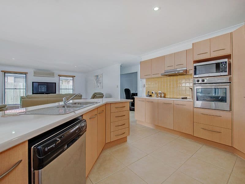 33 Shannon Crescent, CALOUNDRA WEST QLD 4551, Caloundra West - Thumbnail 3