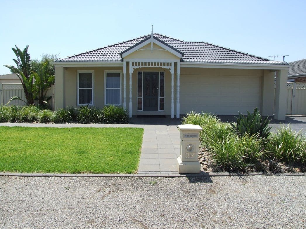 37 Ranfurlie Circuit, MELTON WEST VIC 3337, Melton West - Image 1
