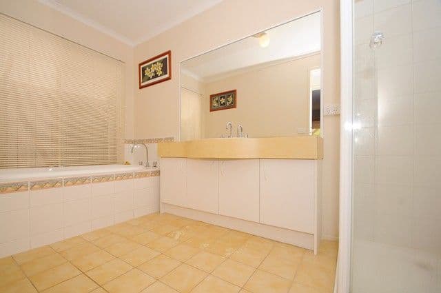 22 Castleton Avenue, TARNEIT VIC 3029, Tarneit - Thumbnail 7