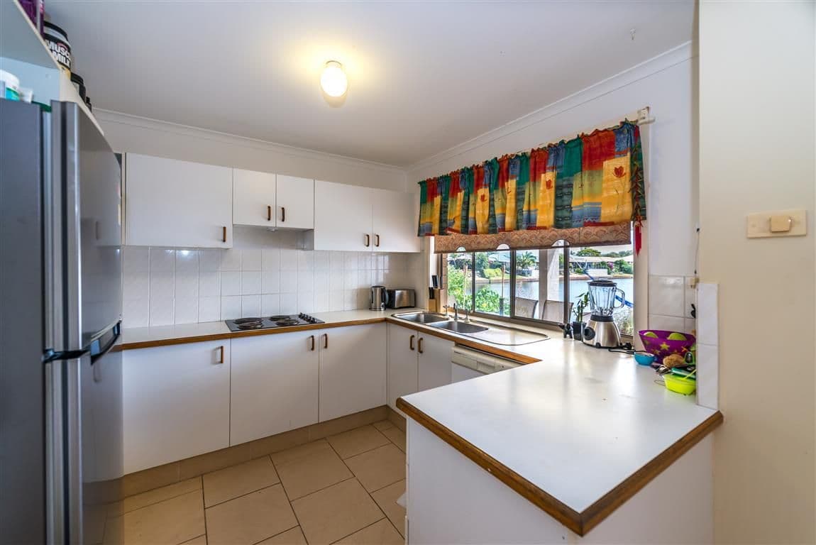 17 Kangaroo Avenue, COOMBABAH QLD 4216, Coombabah - Thumbnail 2