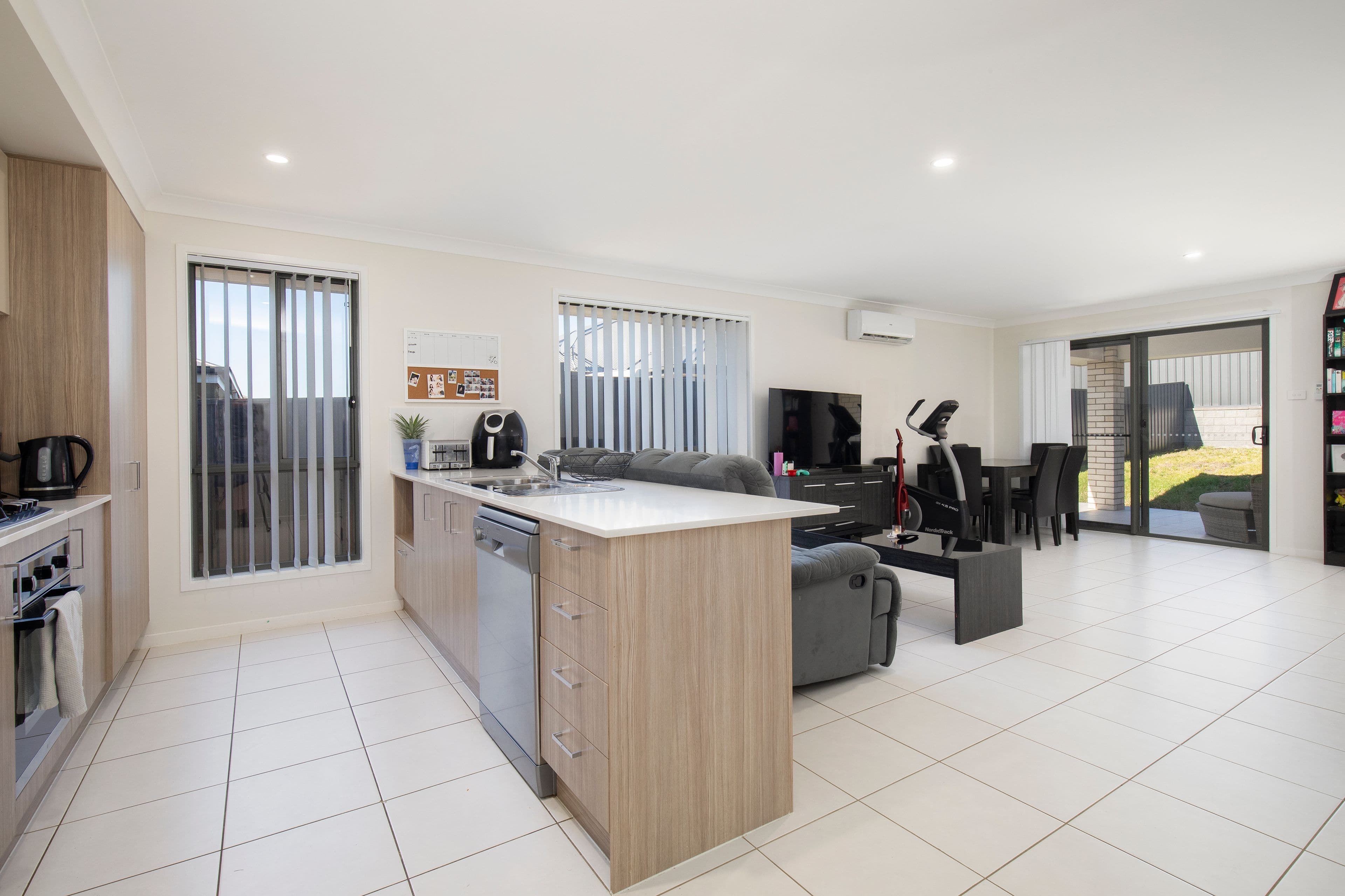 21 Thorncliffe Avenue, Thornton NSW 2322, Thornton - Thumbnail 2