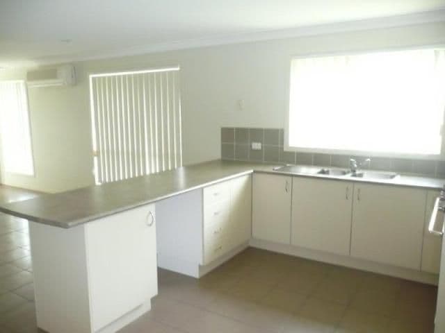 28 Lake Manchester Street, LOGAN RESERVE QLD 4133, Logan Reserve - Thumbnail 4