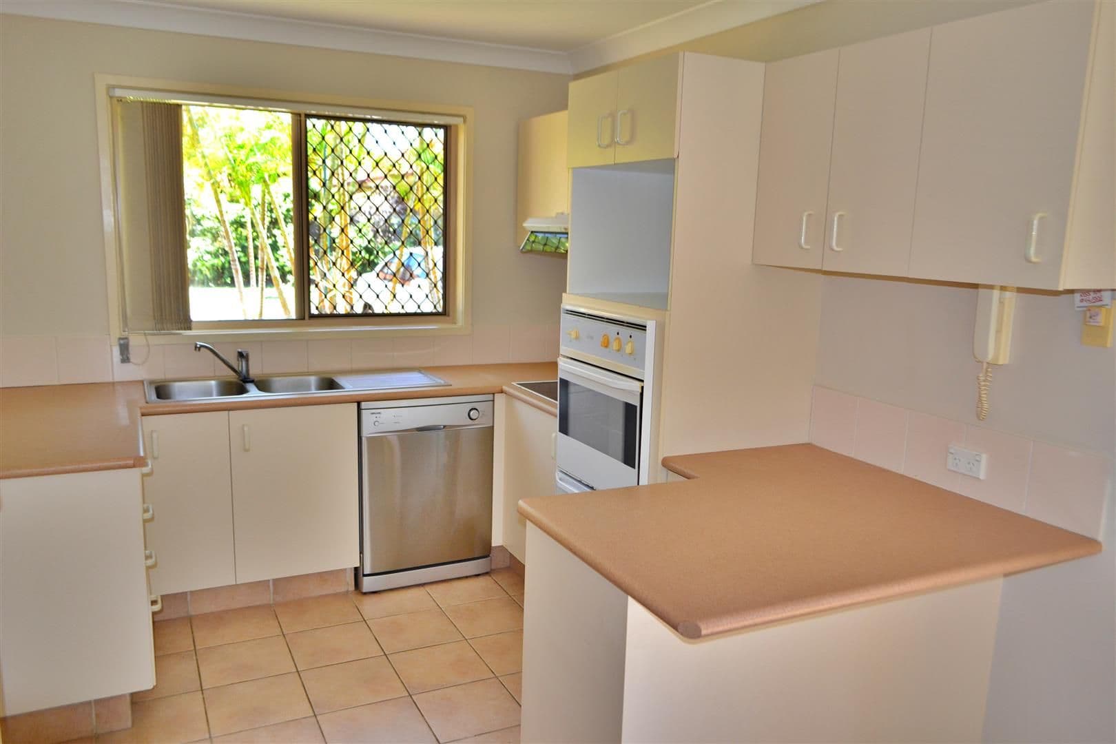 272 Oxley Drive, COOMBABAH QLD 4216, Coombabah - Thumbnail 4