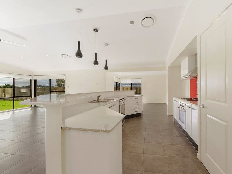 18 Laughlen Chase, Pacific Pines QLD 4211, Pacific Pines - Thumbnail 2