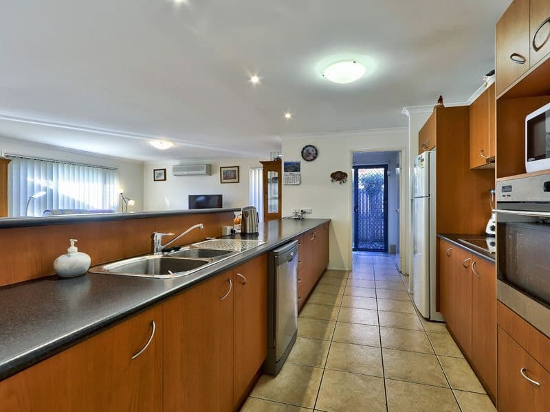 11 Westaway Place, WYNNUM WEST QLD 4178, Wynnum West - Thumbnail 2